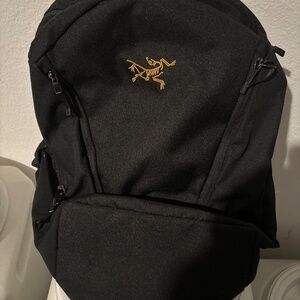 Arcteryx mantis 26l day pack